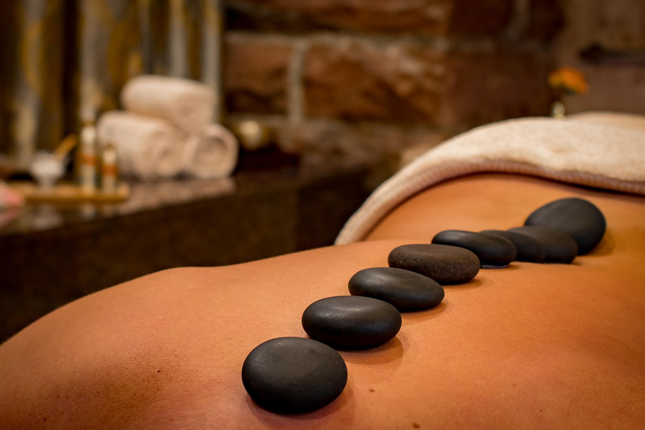 Hot Stone massage i skønhedsklinik